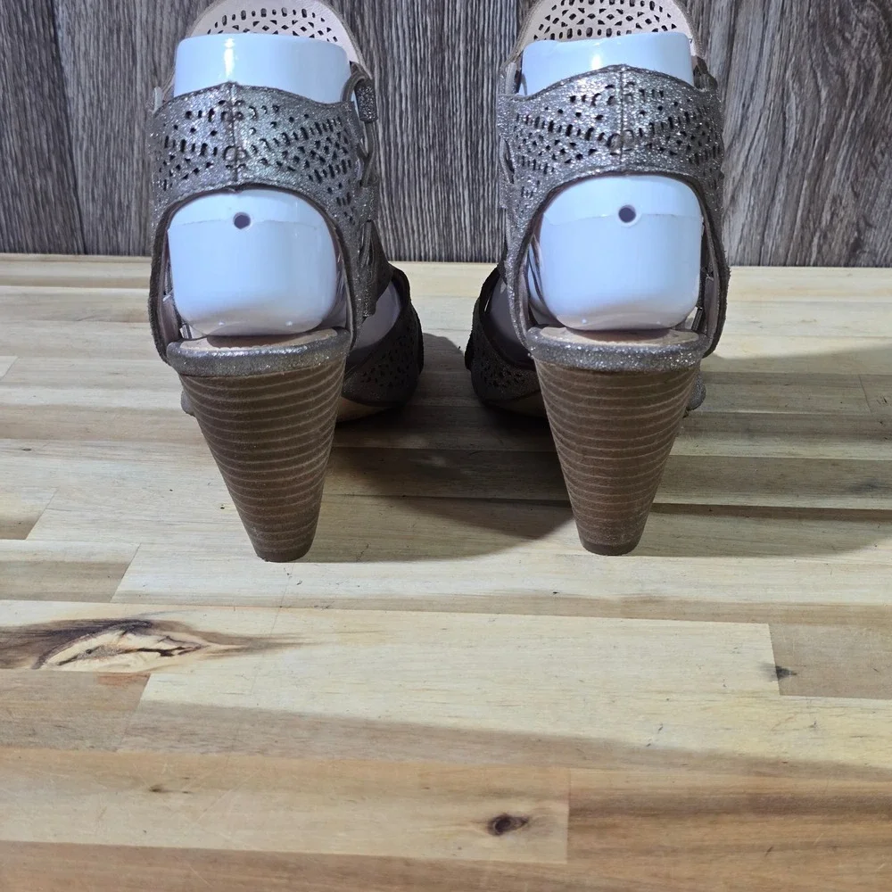 Vince Camuto Sandal Perforated Laser‎ Cut Metallic Pewter Block Heel 7M Shimmer